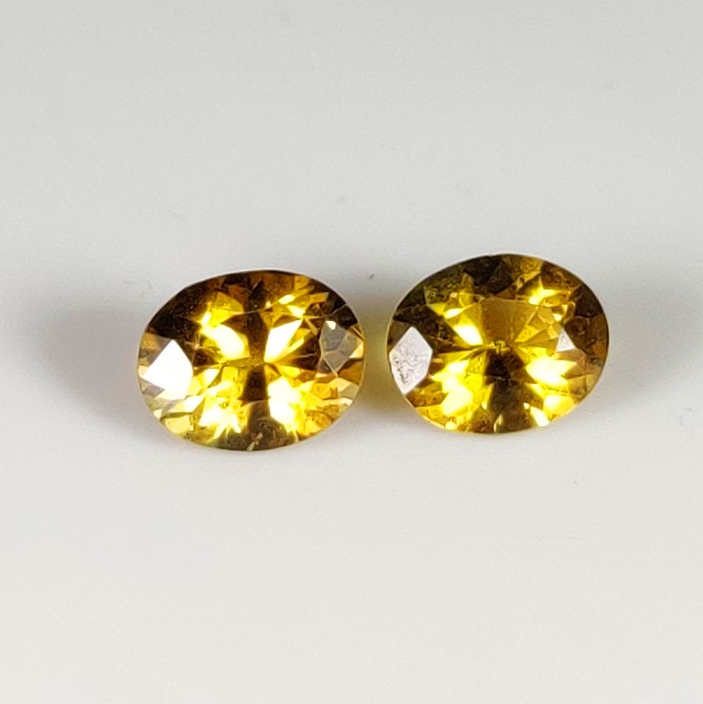 1.53 Ct Natural Chrysoberyl Oval Cut Pair (1 of 2)