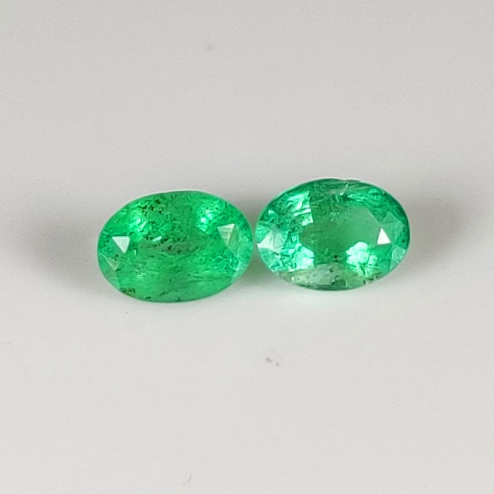 0.80 Ct Natural Zambian Green Emerald Oval Cut Pair (1 of 2)