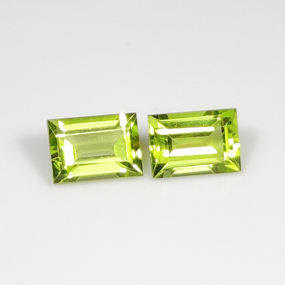 2.28 Ct Natural Green Peridot Rectangle Cut Pair (1 of 2)