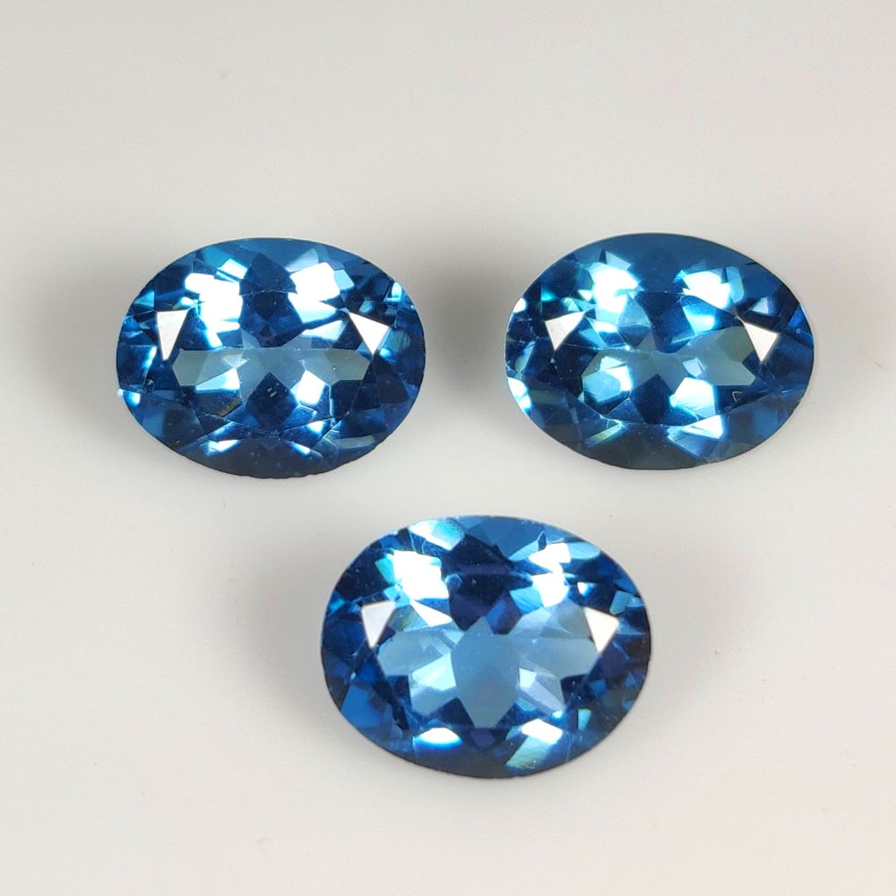 9.30 Ct Natural London Blue Topaz Oval Cut Set: Weight - 9.30 Ct / Size - 10.2x8.0 - 10.2x8.1 mm / 3 Pc's / Shape - Oval Cut / Color - Blue / Clarity - VVS / Origin - Brazil / Treatment - Irradiated