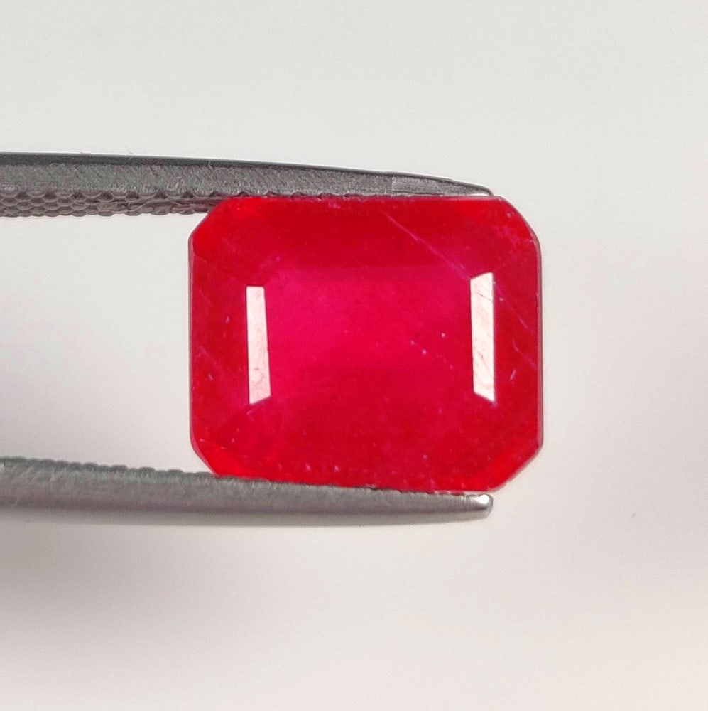 5.92 Ct Natural Red Ruby Emerald Cut (1 of 2)