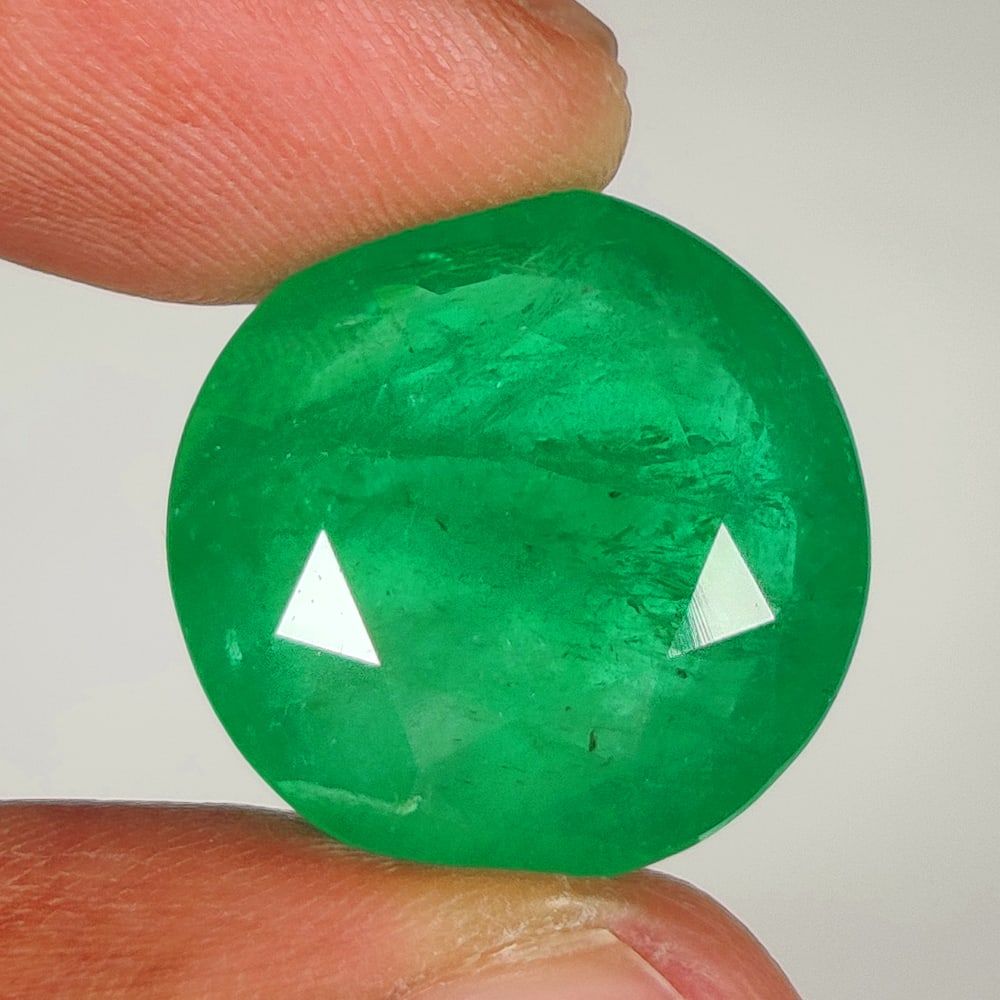 21.70 Ct Natural Zambian Green Emerald Round Cut (1 of 2)