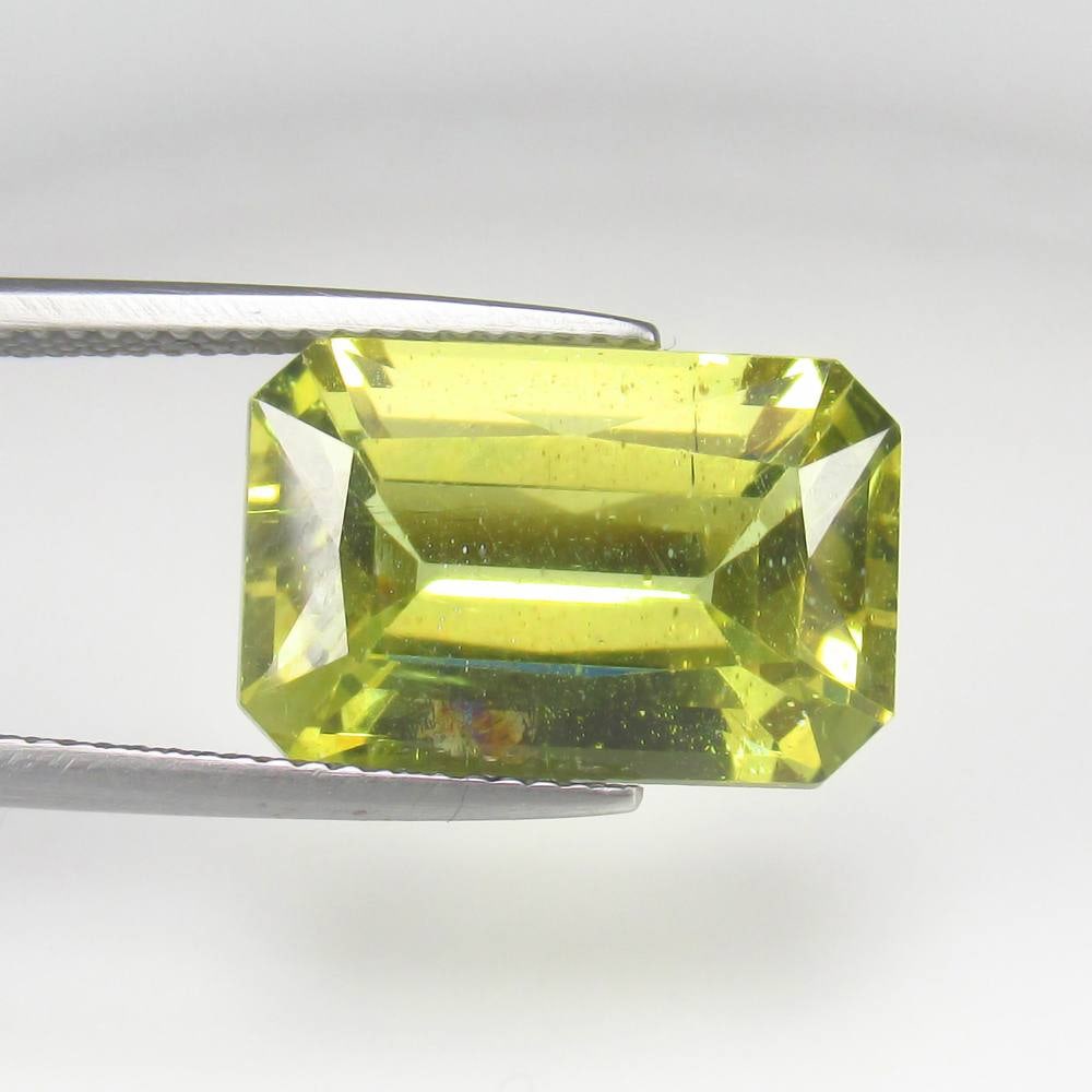11.87 Ct Natural Apatite Octagon Cut (1 of 2)
