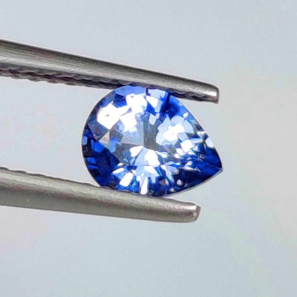 0.80 Ct Natural Blue Sapphire Pear Cut (1 of 2)
