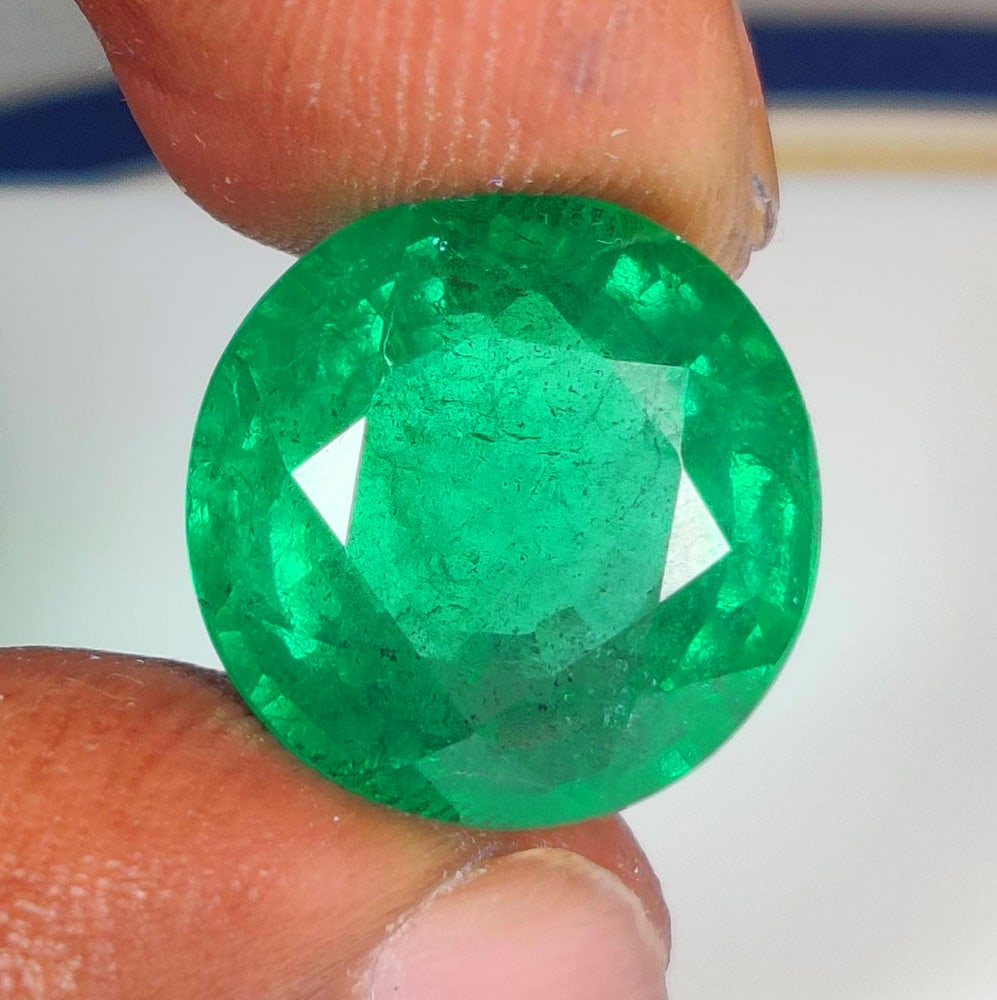 13.28 Ct Natural Zambian Green Emerald Round Cut (1 of 2)