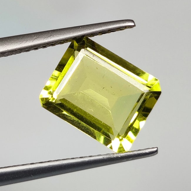2.96 Ct Natural Lemon Quartz Octagon Cut: Weight - 2.96 Ct / Size - 10.00 x 8.10 x 4.90 mm / Shape - Octagon Cut / Clarity - VVS / Origin - Brazil / Treatment - Heated
