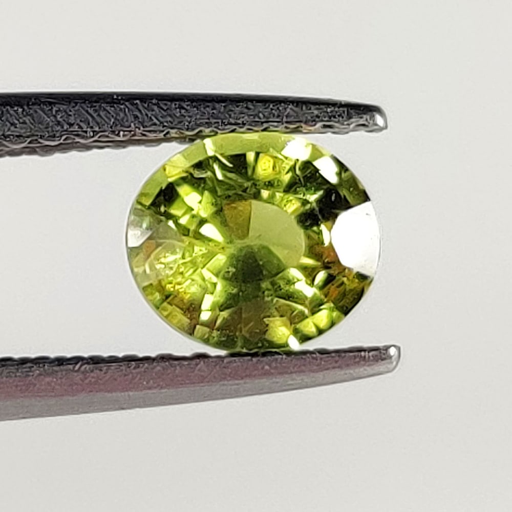 1.05 Ct Natural Green Sapphire Oval Cut (1 of 2)