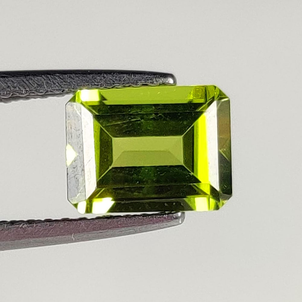 1.61 Ct Natural Green Peridot OCtagon Cut (1 of 2)