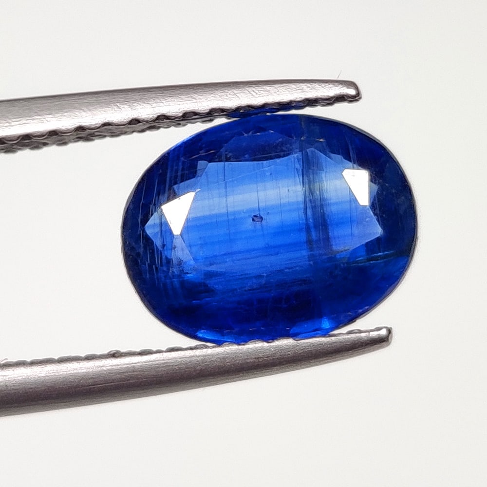 2.50 Ct Natural Blue Kyanite Oval Cut (1 of 2)