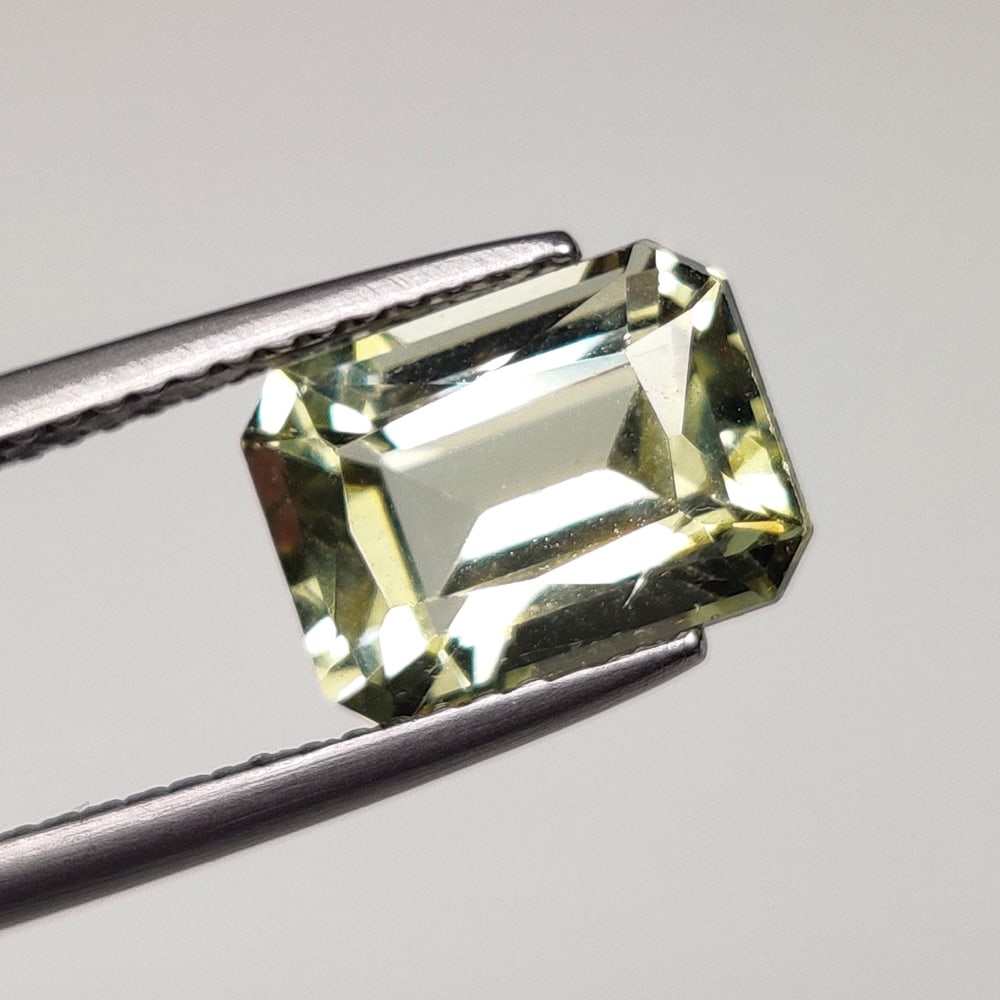 2.80 Ct Natural Yellow Beryl Octagon Cut (1 of 2)