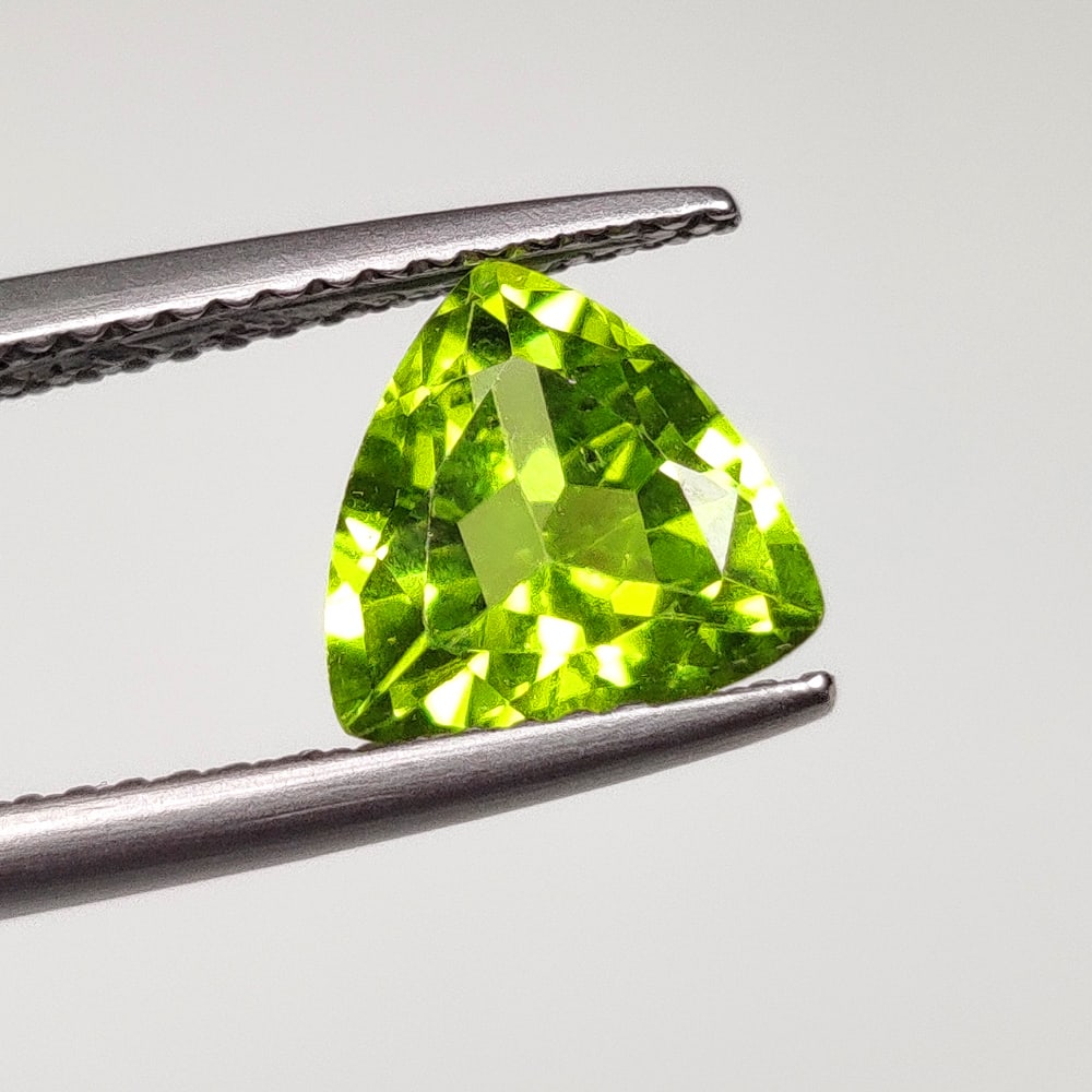 2.00 Ct Natural Green Peridot Trillion Cut (1 of 2)