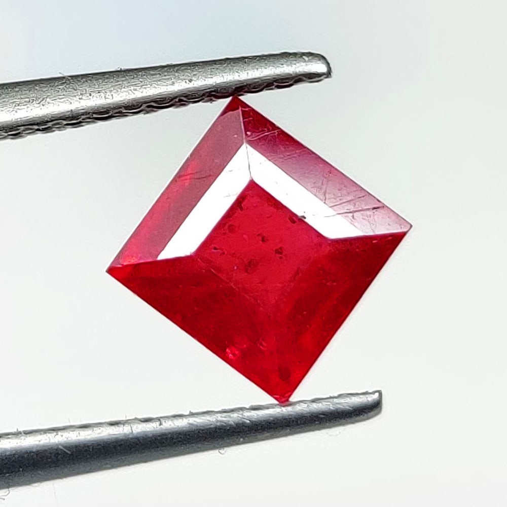 1.87 Ct Natural Blood Red Ruby Square Cut (1 of 2)