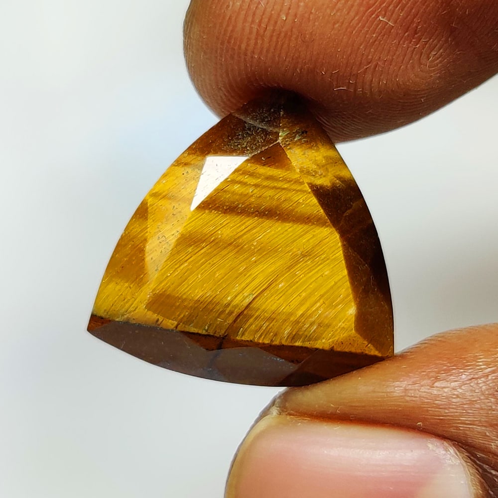 13.39 Ct Natural Tiger Eye Trillion Cut (1 of 2)