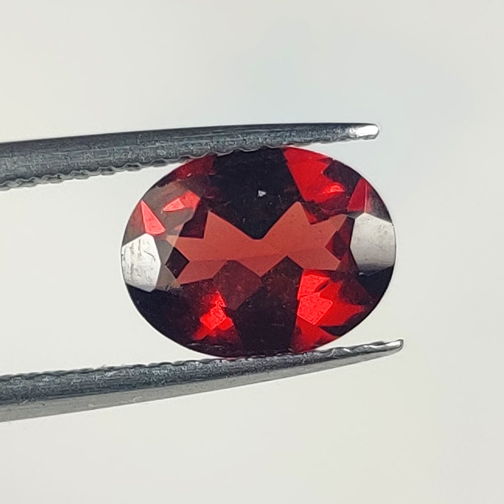 1.60 Ct Natural Rhodolite Garnet Oval Cut (1 of 2)