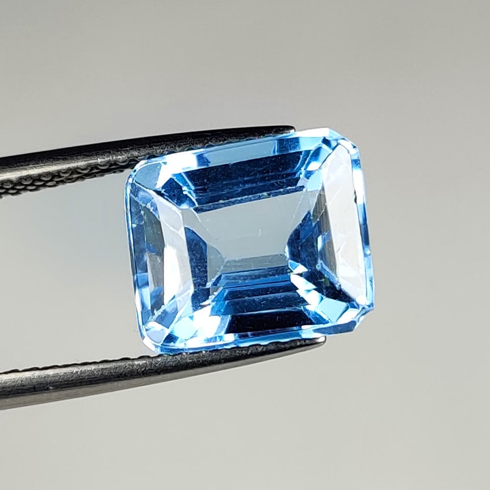 6.42 Ct Natural Swiss Blue Topaz Octagon Cut (1 of 2)