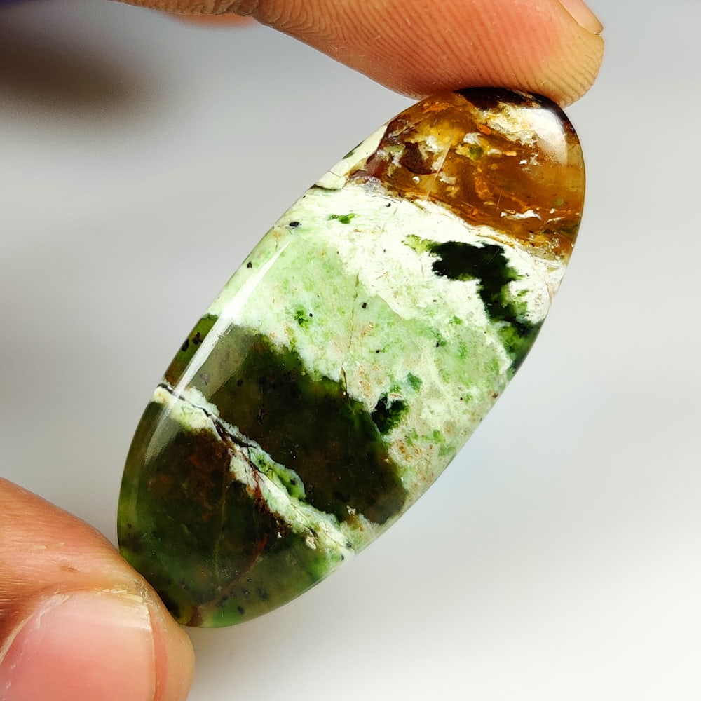 31.00 Ct Natural Chrome-Chalcedony Oval Cab (1 of 2)