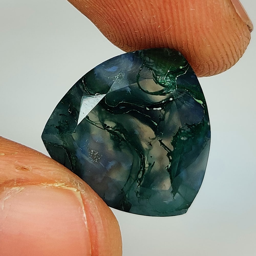 13.61 Ct Natural Moss Agate Trillion Cut (1 of 3)