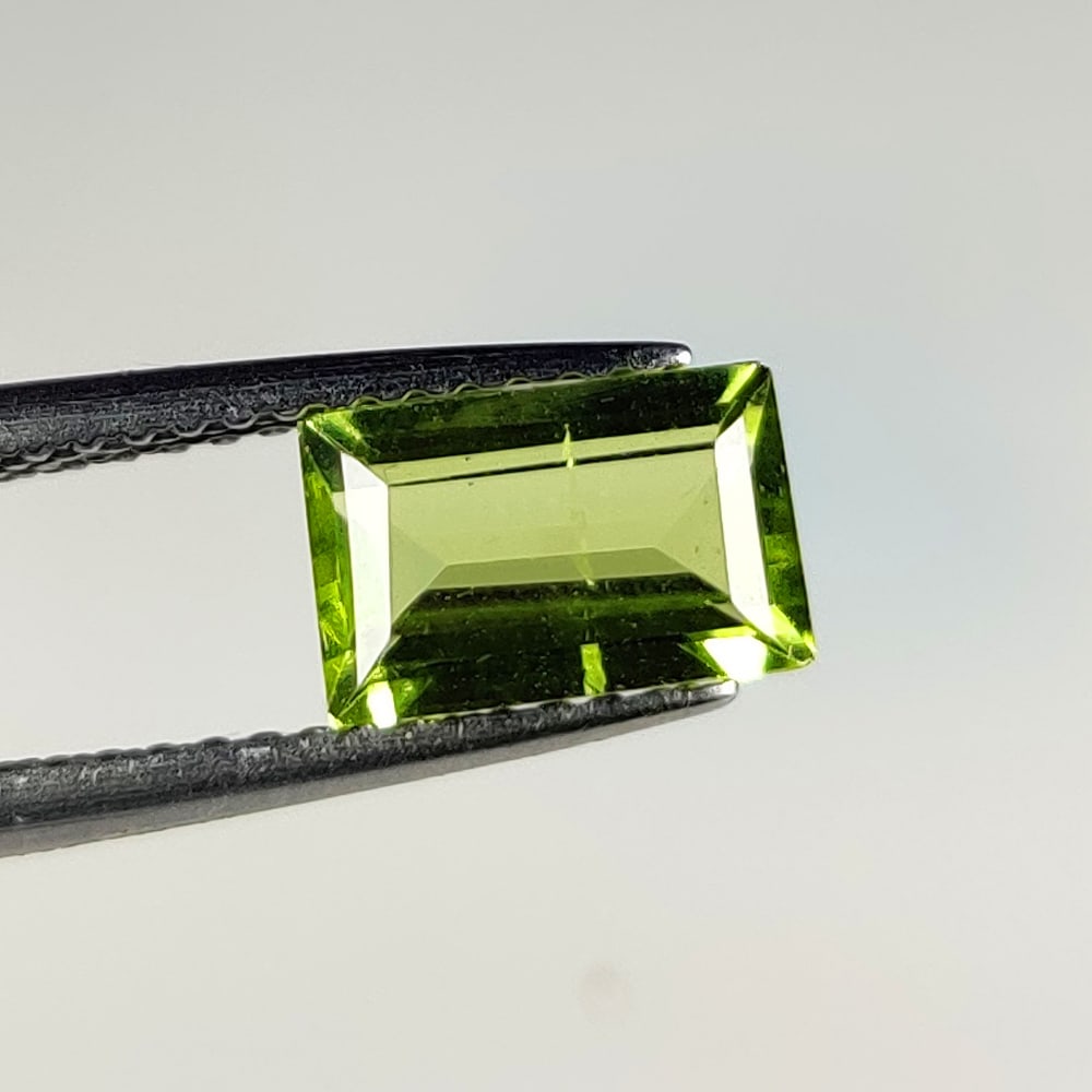 1.32 Ct Natural Green Peridot Octagon Cut (1 of 2)