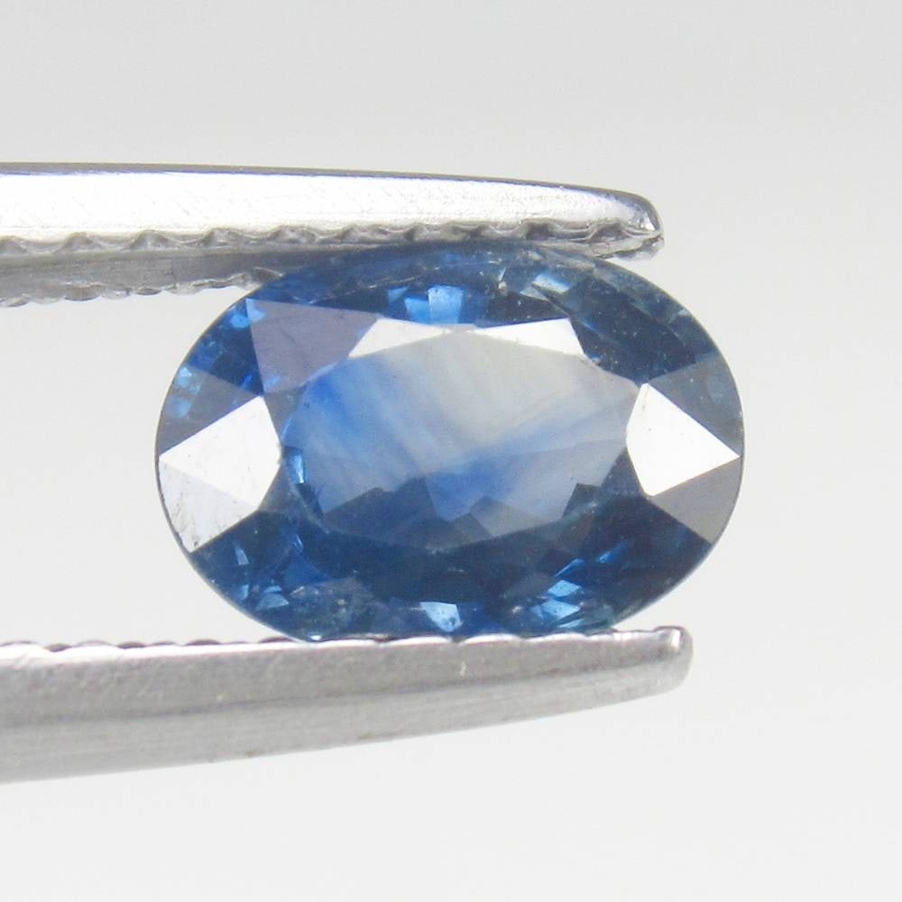 1.07 Ct Natural Blue Sapphire Oval Cut (1 of 2)