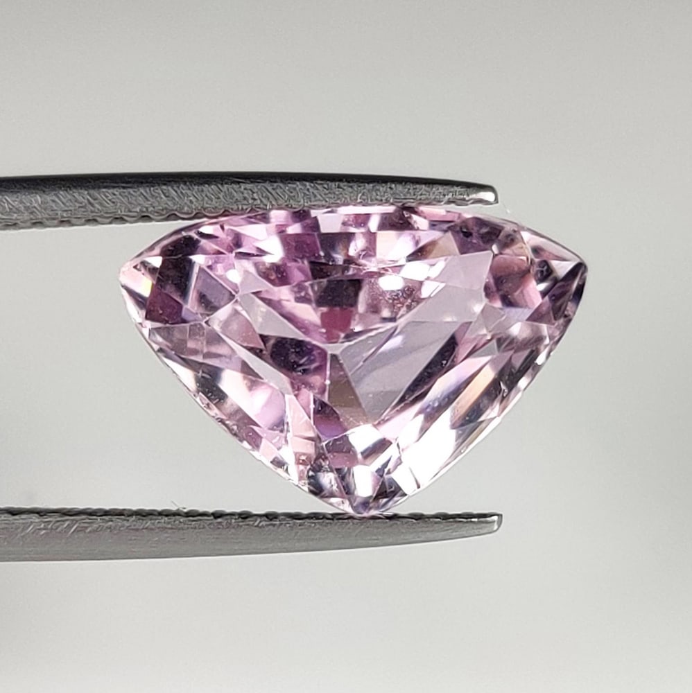 7.80 Ct Natural Sweet Pink Kunzite Excellent Trillion Cut (1 of 2)