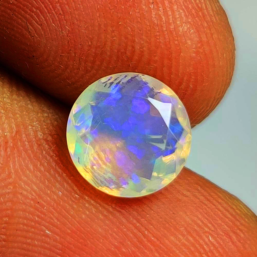 1.28 Ct Natural Multicolor Welo Opal Top Fire Round Cut: Weight - 1.28 Ct / Dimensions - 8.00 x 8.00 x 5.00 mm / Shape - Round Cut / Color - Multicolor / Clarity - Translucent / Origin - Ethiopia / Treatment - None