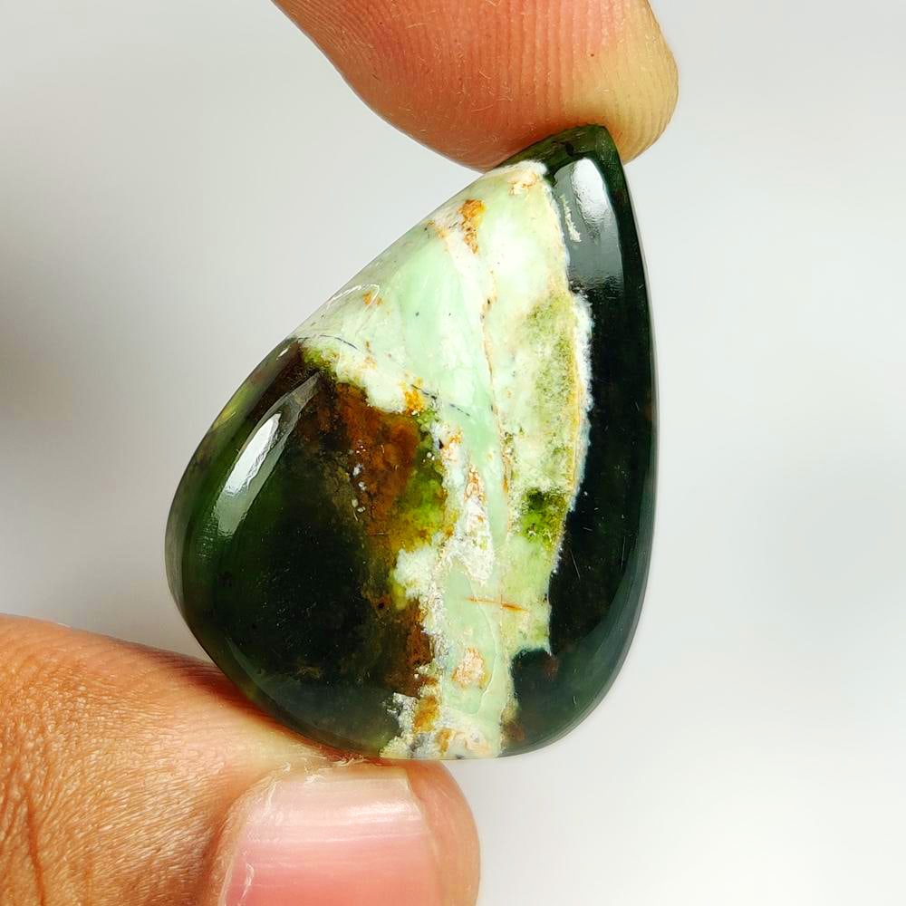 32.01 Ct Natural Chrome-Chalcedony Pear Cab: weight - 32.01 Ct / Dimensions - 32.00 x 23.00 x 6.90 mm / Shape - Excellent Pear Cab / Origin - Brazil / Treatment - None