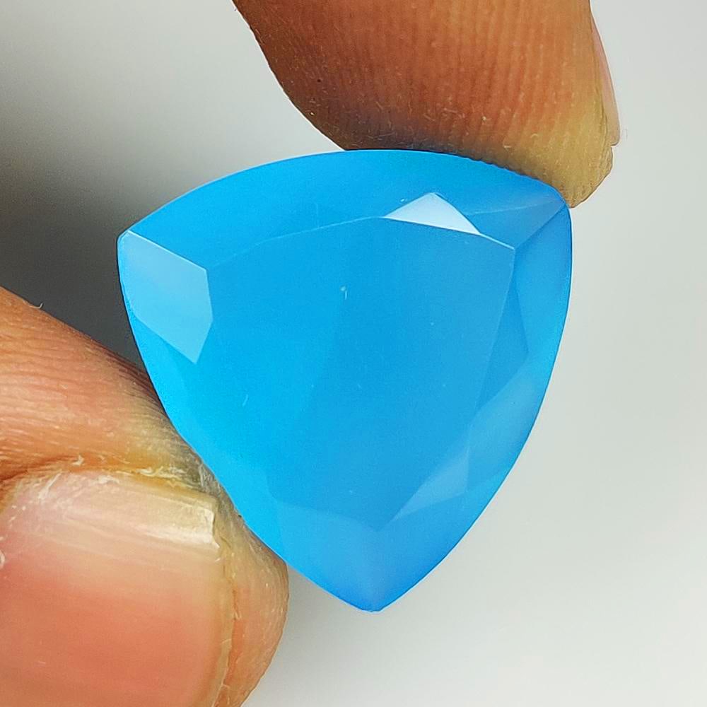 14.61 Ct Natural Blue Onyx Trillion Cut (1 of 2)