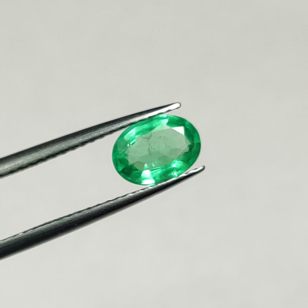 0.75 Ct Natural Zambian Green Emerald Oval Cut (1 of 2)