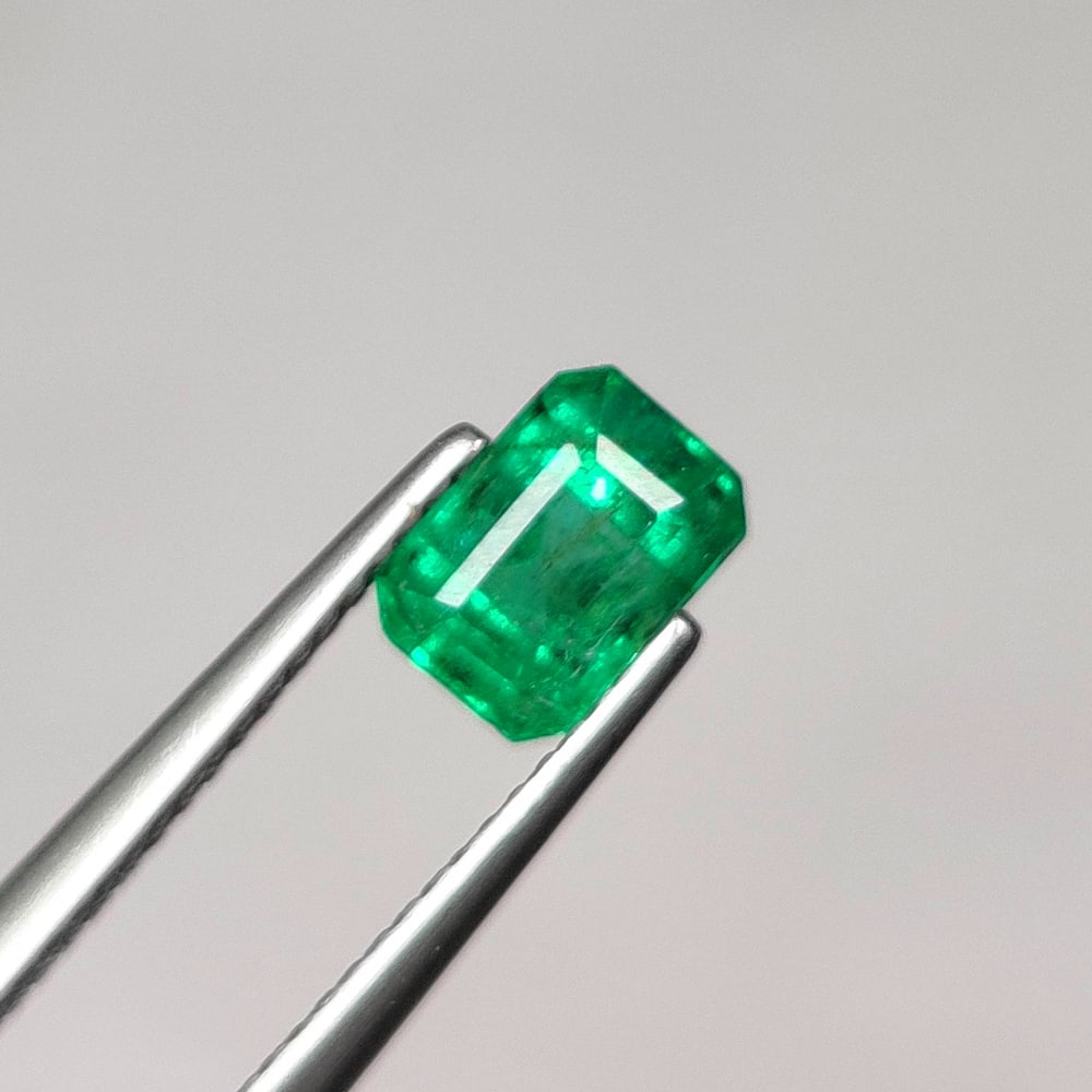 1.18 Ct Natural Zambian Vivid Green Emerald Octagon Cut (1 of 2)