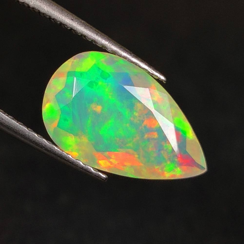 1.73 Ct Natural Multicolor Fiery Welo Opal Pear Cut (1 of 2)