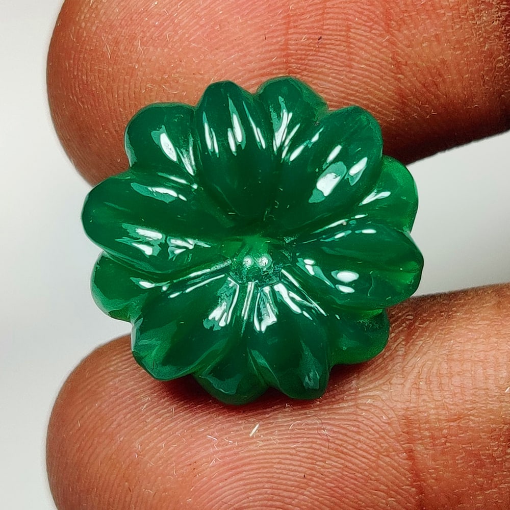 10.39 Ct Natural Green Onyx Flower Carving (1 of 2)