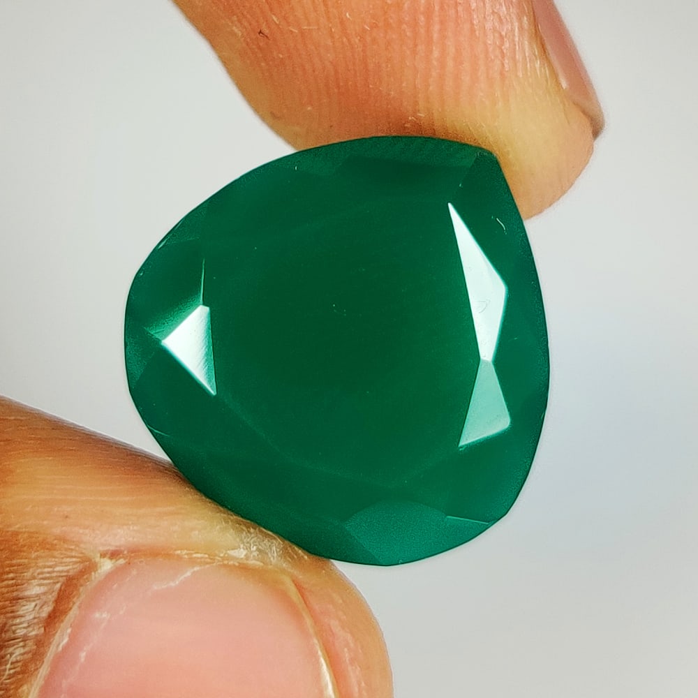 12.21 Ct Natural Green Onyx Pear Cut (1 of 2)