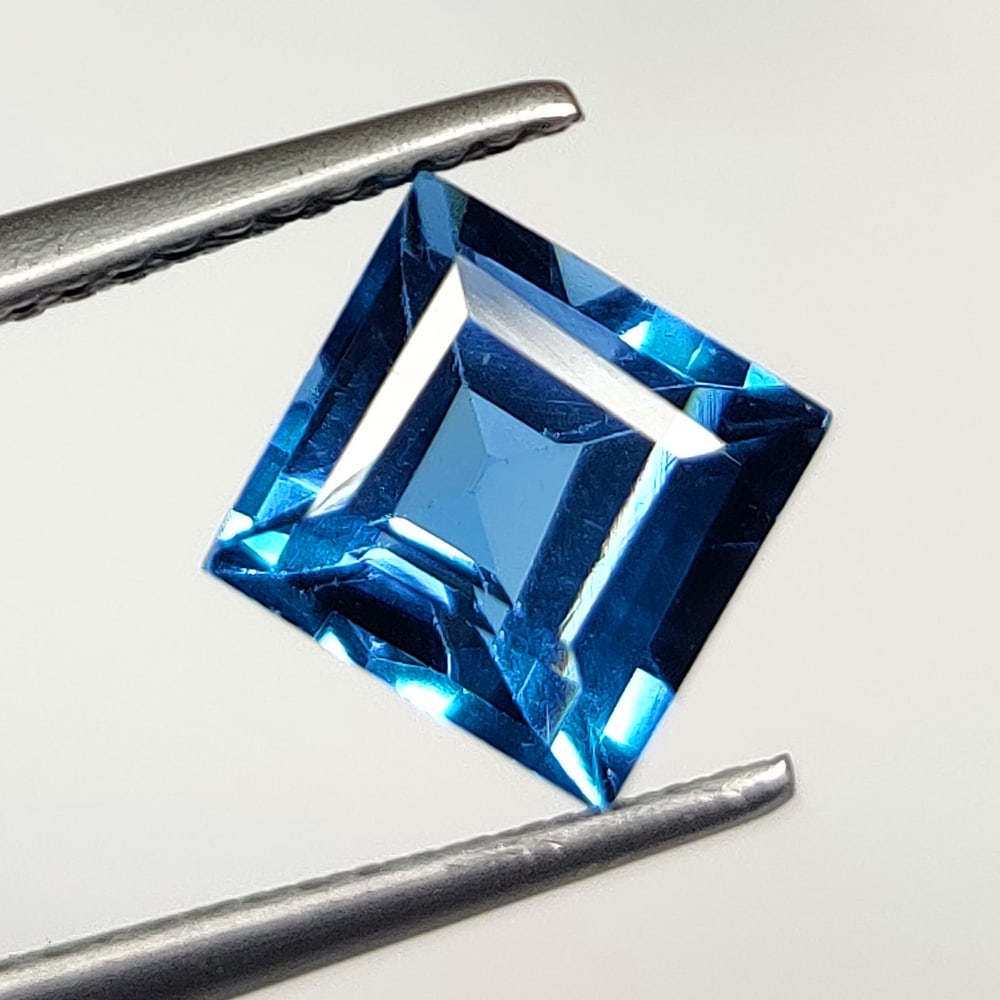 2.76 Ct Natural London Blue Topaz Square Cut (1 of 2)