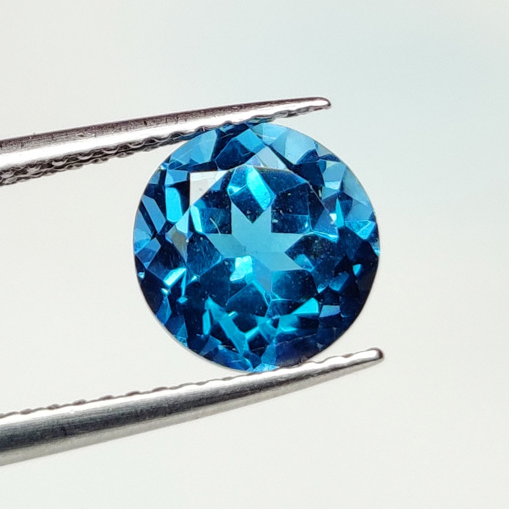 2.66 Ct Natural London Blue Topaz Round Cut (1 of 2)
