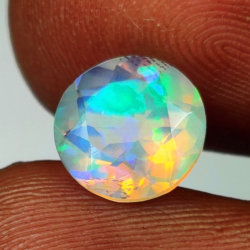 1.07 Ct Natural Multi-Color Welo Opal Round Cut: Weight - 1.07 Ct / Dimensions - 8.00 x 8.00 x 4.50 mm / Shape - Round Cut / Color - Multicolor / Clarity - Translucent / Origin - Ethiopia / Treatment - None