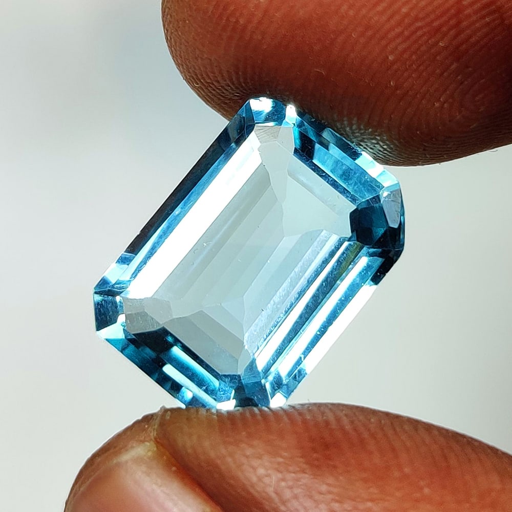 7.00 Ct Natural Blue Topaz Octagon Cut (1 of 2)