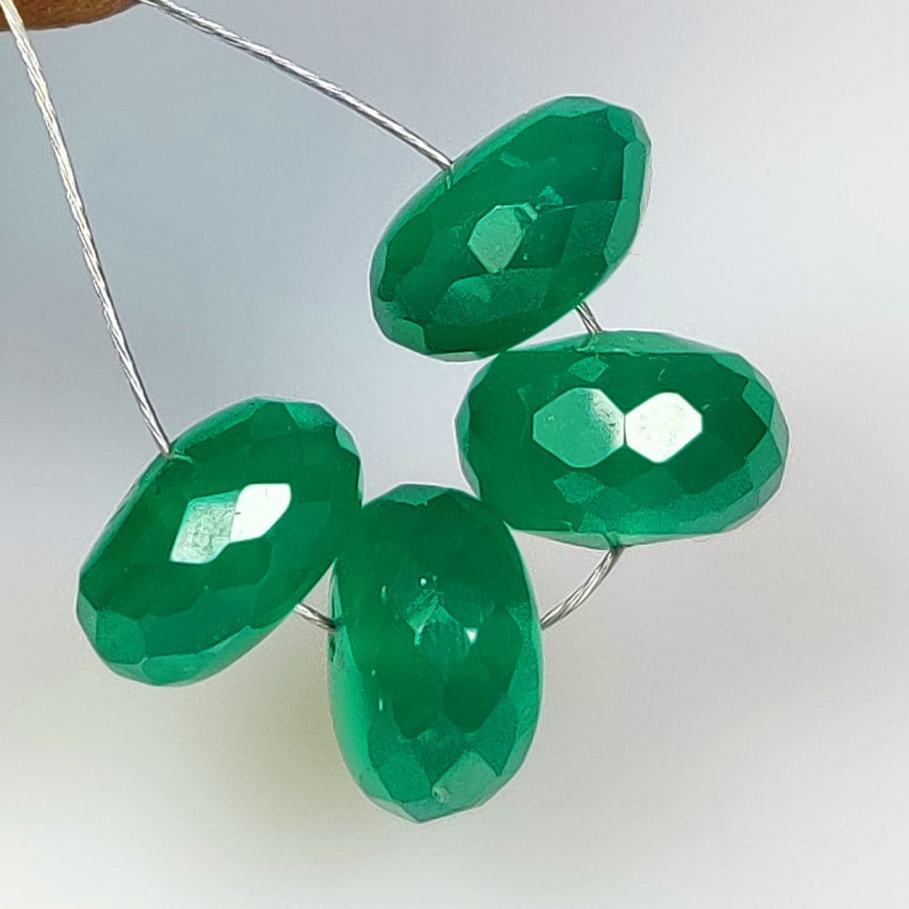 11.05 Ct Natural Green Onyx Round Cut beads (1 of 2)