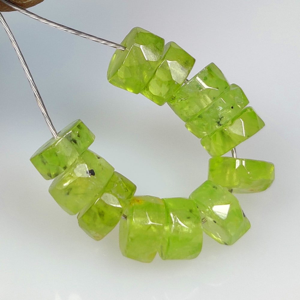10.58 Ct Natural Green Peridot Round Cut Beads (1 of 2)