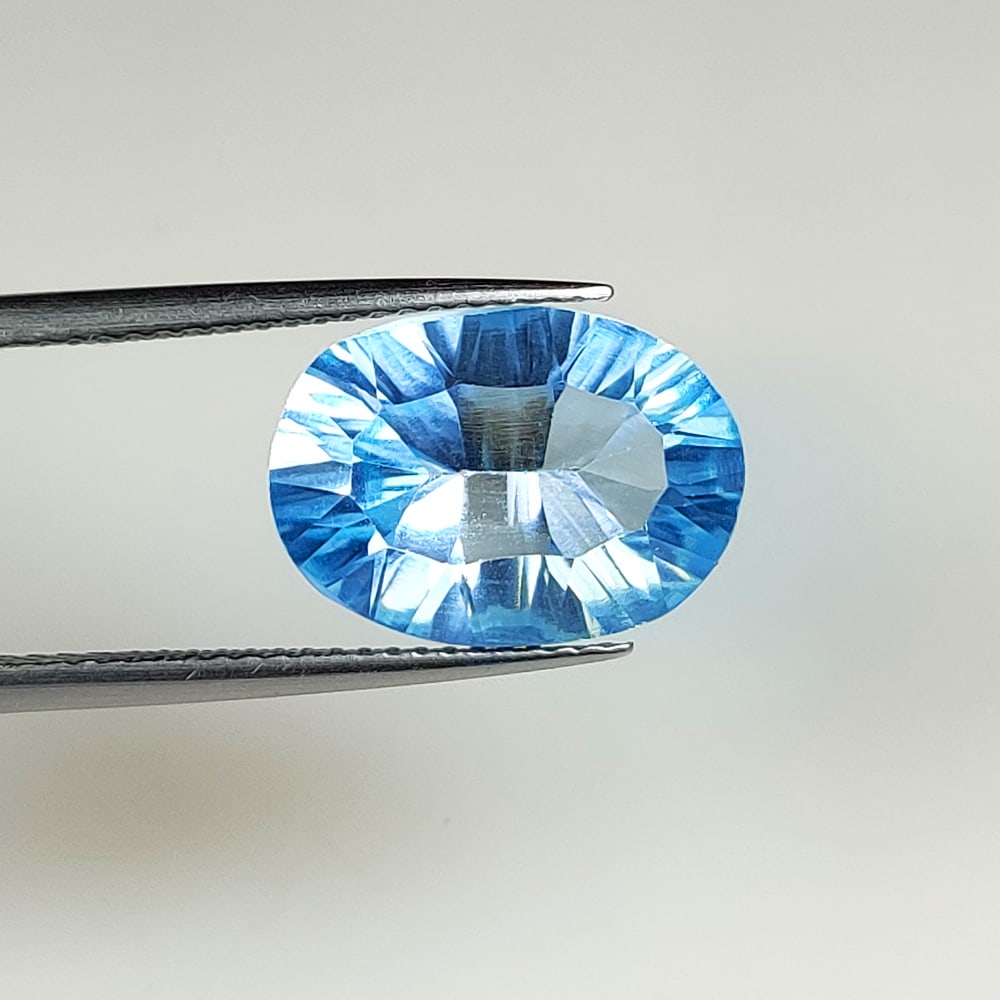 7.90 Ct Natural Blue Topaz Oval Cut (1 of 2)