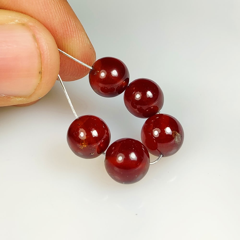 26.58 Ct Natural Hessonite Garnet Round Ball Beads: Weight - 26.58 Ct / Dimensions - 8.40 - 8.80 mm / 5 Pc's / Shape & Cut - Round Ball Beads / Transparency - Transaprent / Origin - Nigeria / Comments - None