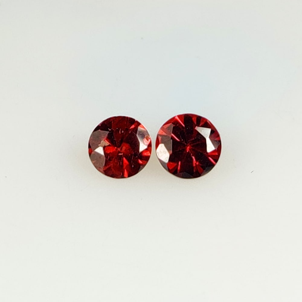 1.05 Ct Natural Almandite Garnet Round Cut Pair (1 of 2)