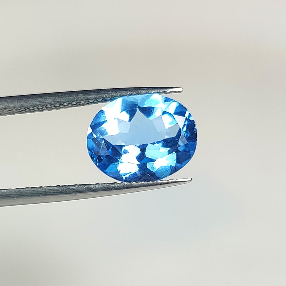 4.07 Ct Natural Blue Topaz OVal Cut (1 of 2)