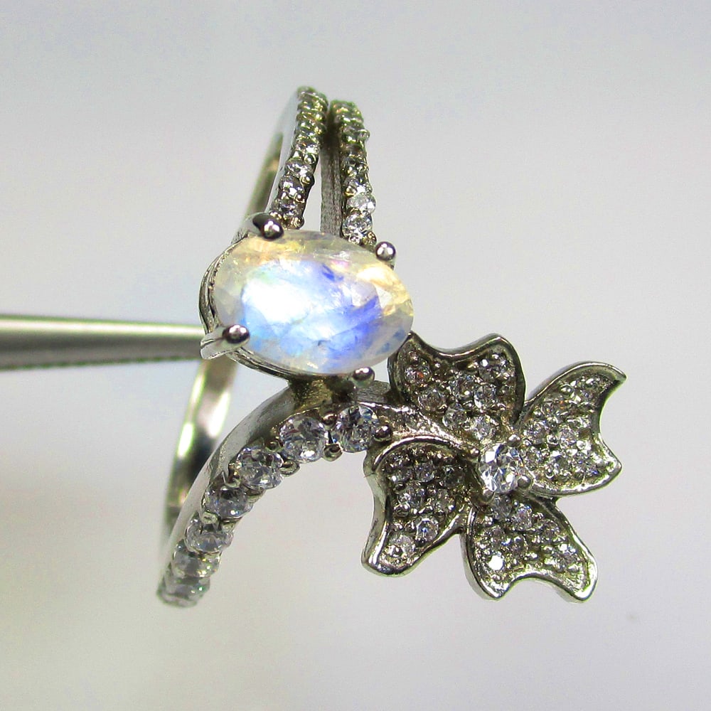 3.65 g 925 Silver Ring With Natural Blue Moonstone,CZ: Weight - 3.65 g / USA Ring Size : 9 / Stone : Natural Blue Moonstone / Stones - 1 Pcs / Stone Color - Blue / Shape : Oval Cut / Material - 925 Seales Silver with rhodium polish