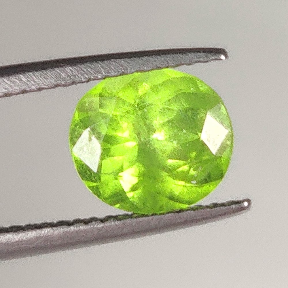 2.11 Ct Natural Green Peridot Oval Cut (1 of 2)