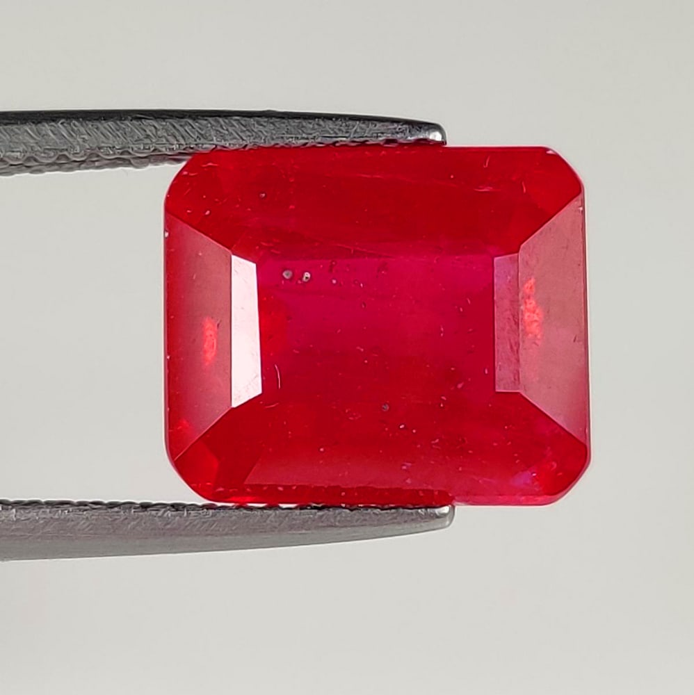 6.94 Ct Natural Pinkish Red Ruby Octagon Cut (1 of 2)