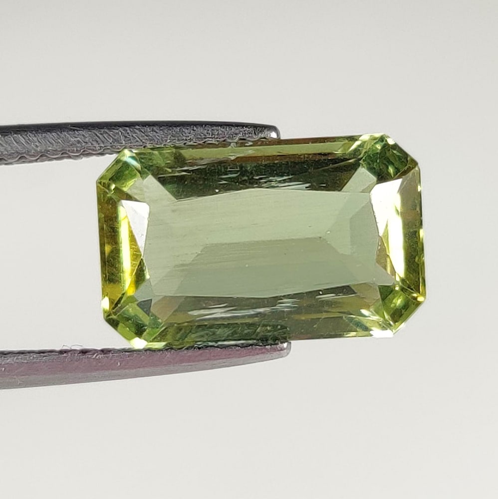 5.48 Ct Natural Green Apatite Octagon Cut (1 of 2)
