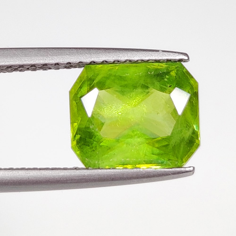 3.25 Ct Natural Sphene Octagon Cut (1 of 2)