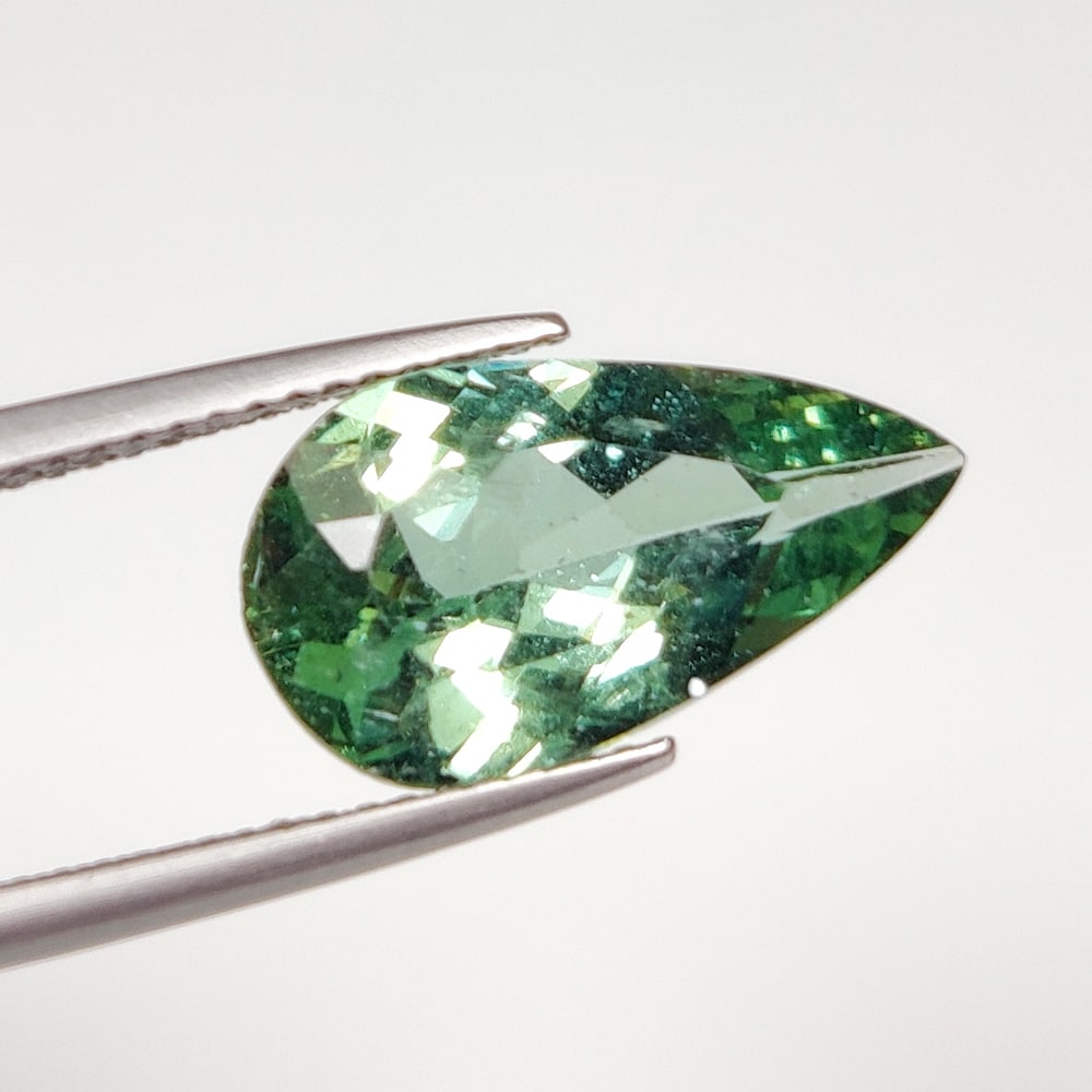 4.58 Ct Natural Green Apatite Pear Cut (1 of 2)