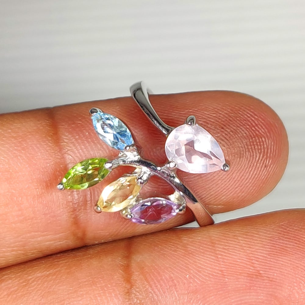 3.54 g 925 Silver Ring Natural Mutlistones: Weight - 3.54 g / US Size - 7 / Stone : Natural Rose Quartz, Amethyst, Blue Topaz, Citrine & Peridot,/ Stones - 5 Pcs / Stone Color - Rose,Purple,Blue,Yellow,Green/ Material - 925 Seales Silver with r