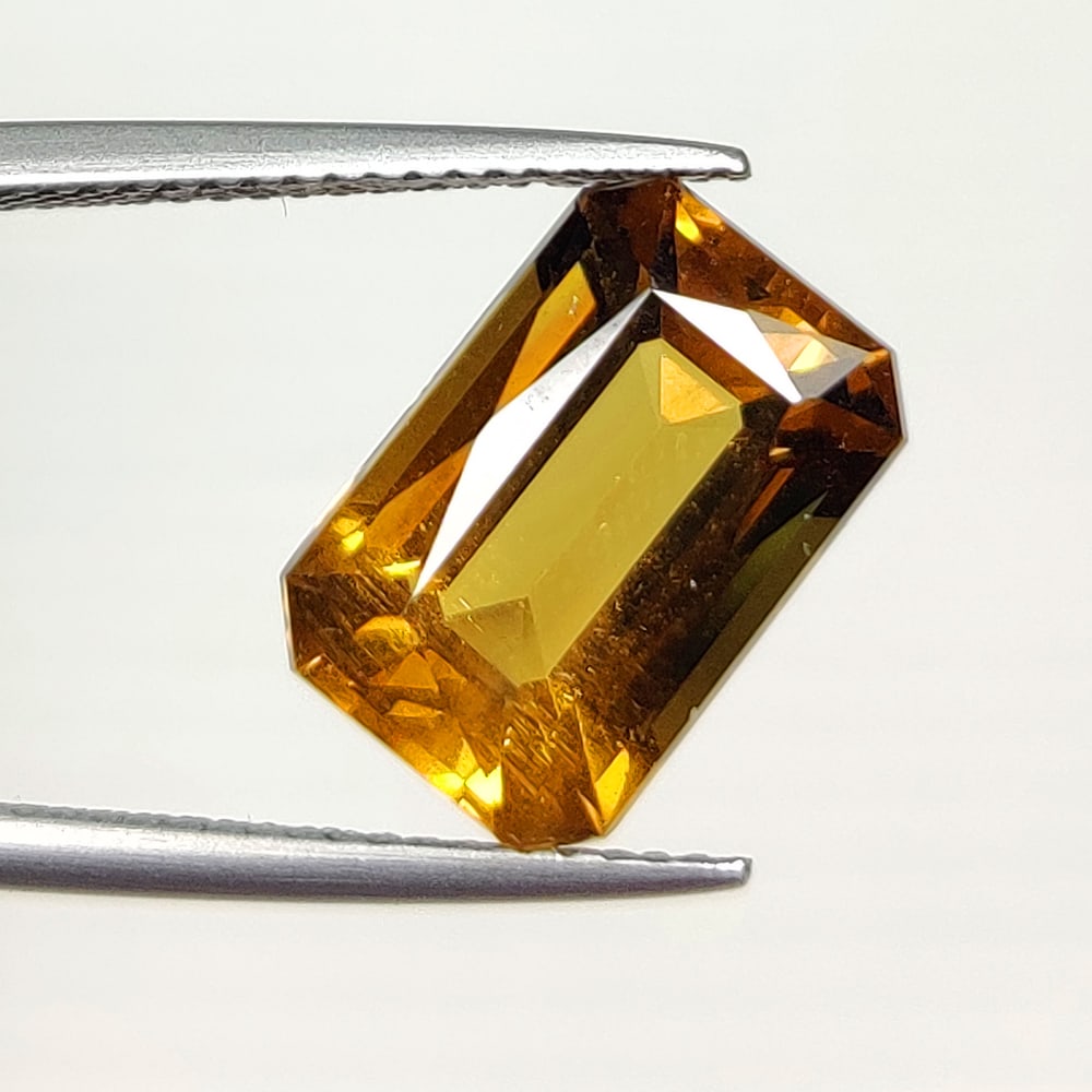 5.49 Ct Natural Golden Beryl Octagon Cut (1 of 2)